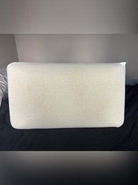 MEMORY FOAM PILLOW